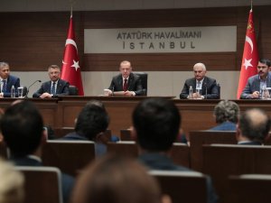 “8 Hafif Yaralı Var, Bazı Binalarda Hafifi Hasar Söz Konusu”