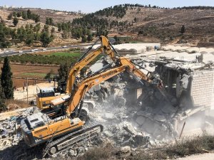 İsrail Ordusu, Batı Şeria’da Bir Filistinlinin Evini Yıktı