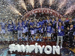 Şampiyon Anadolu Efes Kupasını Aldı