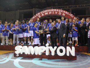 Bakan Kasapoğlu’ndan Anadolu Efes’e Kutlama