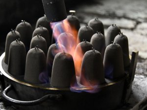 Evlerdeki Eski Musluk Ve Bataryalar Zile Dönüşüyor