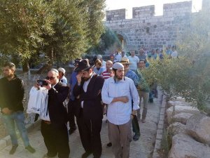 Yüzlerce Fanatik Yahudi’den Mescid-i Aksa’ya Baskın