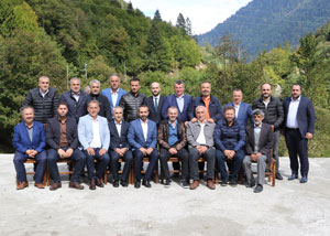 AK Parti Teşkilat Başkanı Kandemir, Memleketi Rize'de İlçe Başkanlarıyla Bir Araya Geldi