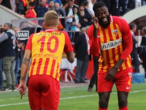 Emmanuel Adebayor: "Bilal’e İnanıyorum. Yalan Söylemez"