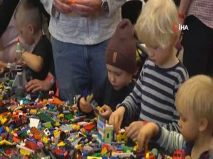 Lego Festivali Renkli Görüntüler Oluşturdu