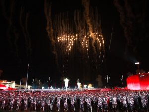 Çin’de Kuruluş Kutlamalarında Muhteşem Havai Fişek Gösterisi