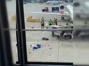 Havalimanında Bozulan Yemek Dağıtım Aracı Pisti Birbirine Kattı