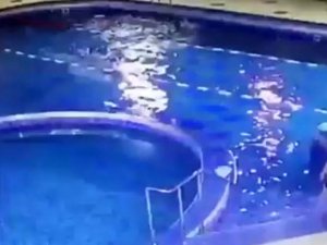 Küçük Çocuk Yüzme Dersinde Boğuldu