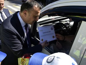 Gümüşhane’de Yayalara Yol Verenlere Teşekkür Belgesi Verildi