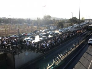Metrobüsten Yıllık 165 Milyon Dolar Gelir Elde Ediliyor