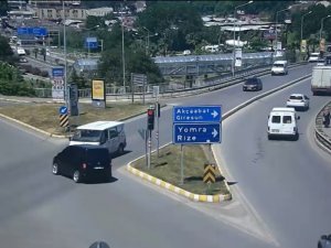 Trabzon’da Dikkatsiz Sürücülerin Kazaları Mobese Kameralarına Yansıdı