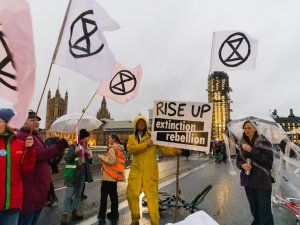Londra Polisinden, 276 İklim Değişikliği Protestocusuna Gözaltı