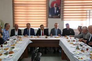 Vali Çeber ve Belediye Başkanı Metin, Rize Muhtarlar Derneğini Ziyaret Etti