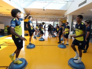 Fenerbahçe Milli Oyunculardan Yoksun Çalıştı
