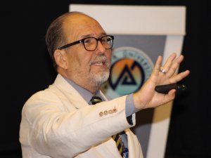 Prof. Dr. Ersan Bocutoğlu: “Trump’ın Attığı Tweetler Komplo Teorilerinin Gerçekliğini Ortaya Çıkardı”