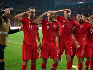 Millilerden Golden Sonra Asker Selamı
