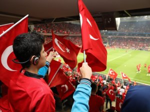 Görme Engelli Çocuklar Milli Maç Heyecanını Canlı Sesli Betimlemeyle Yaşadı