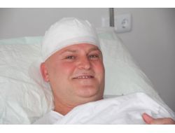 Makedon Sanatçı Samsun’da Saç Ektirdi