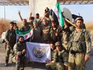 Suriye Milli Ordusu Tel Abyad’ı Suriyeli Mültecilere Armağan Etti