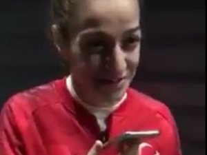 Cumhurbaşkanı Erdoğan, Dünya Şampiyonu Busenaz Sürmeneli’yi Tebrik Etti