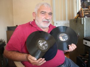 Hurdacıyken Bulduğu Plak Ve Kasetleri Biriktirerek Koleksiyoner Oldu