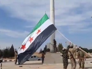 Tel Abyad Merkezine Suriye Milli Ordusu Bayrağı Çekildi