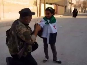 Smo Askerleri Tel Abyad’da Sevinçlerini Halk Ve Çocuklarla Paylaştı