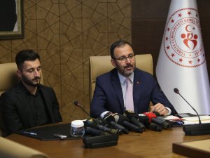 Bakan Kasapoğlu: “O Sporcular Tarih Sayfasında Şanla, Şerefle Anılacak”