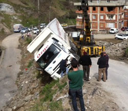 Kamyon kazası 6 yaralı