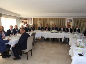 Kktc Başbakanı Tatar, Rtük Ve Yyk Yönetim Kurulu Ve Üyelerine Yemek Verdi