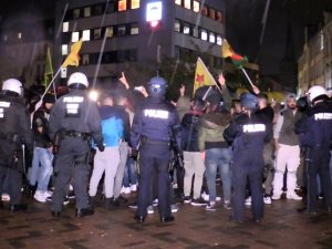 Almanya’da Terör Örgütü Yandaşları Türk Gençlere Saldırdı