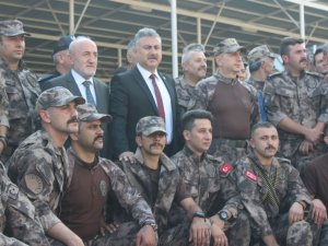 Özel Harekat Polisleri Dualarla Suriye’ye Gönderildi