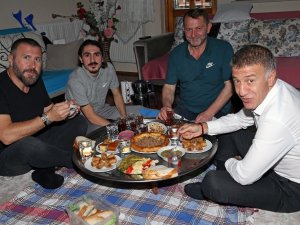 Ahmet Ağaoğlu, Abdulkadir Ömür’ü Ziyaret Etti