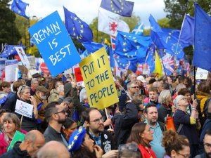 Brexit Karşıtı Yüz Binlerce Kişi Sokağa Döküldü