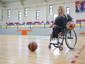 Avrupa’da Forma Giyecek İlk Türk Kadın Basketbolcu Oldu