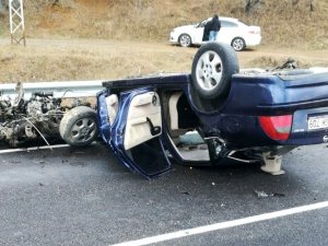 Kayganlaşan Yolda Kontrolden Çıkan Otomobil Takla Attı: 5 Yaralı