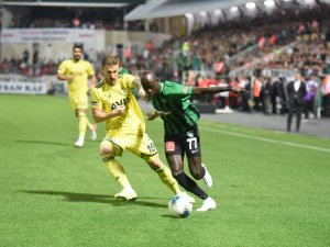 Fenerbahçe Deplasmanda Üç Puanı Kaptı