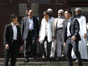 Hong Kong Lideri, Polisin Tazyikli Su Sıktığı Camiyi Ziyaret Etti