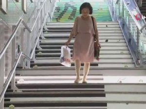 Metro Basamağından Yükselen Melodi Sesleri