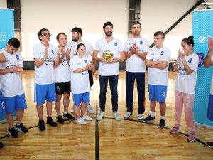 Anadolu Efes, Ödüllü Euroleague One Team Projesine Devam Ediyor