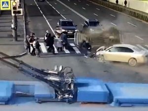 Rusya’da Kaza Yapan Araçlar Yayaları Ezip Geçti