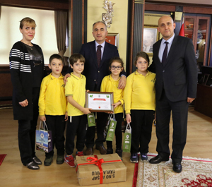 Başkan Metin, Geri Dönüşüme Katkı Veren Okullara Hediyelerini Verdi