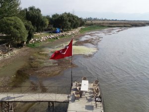 Görenler Şaşırıyor...iznik Gölü 25 Metre Çekildi