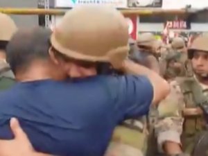 Lübnan’da Protestocular Ve Askerler Arasında Duygusal Anlar