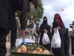 Tel Abyad’lılara Ekmek Dağıtıldı