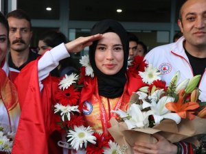 Milli Sporcu Hayriye Türksoy: “Türk Sporcuları Herkes Asker Selamı İle Tanıyor”