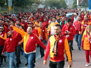 Galatasaray Taraftarı Taksim’de Toplandı
