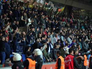 Başakşehir’de Tribünler Karıştı