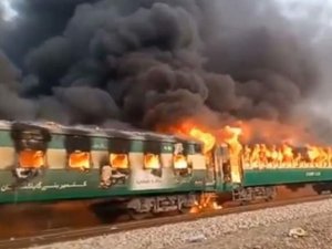 Pakistan’da Trende Yangın Faciası: 62 Ölü