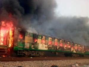 Pakistan’daki Tren Faciasında Ölü Sayısı 73’e Yükseldi